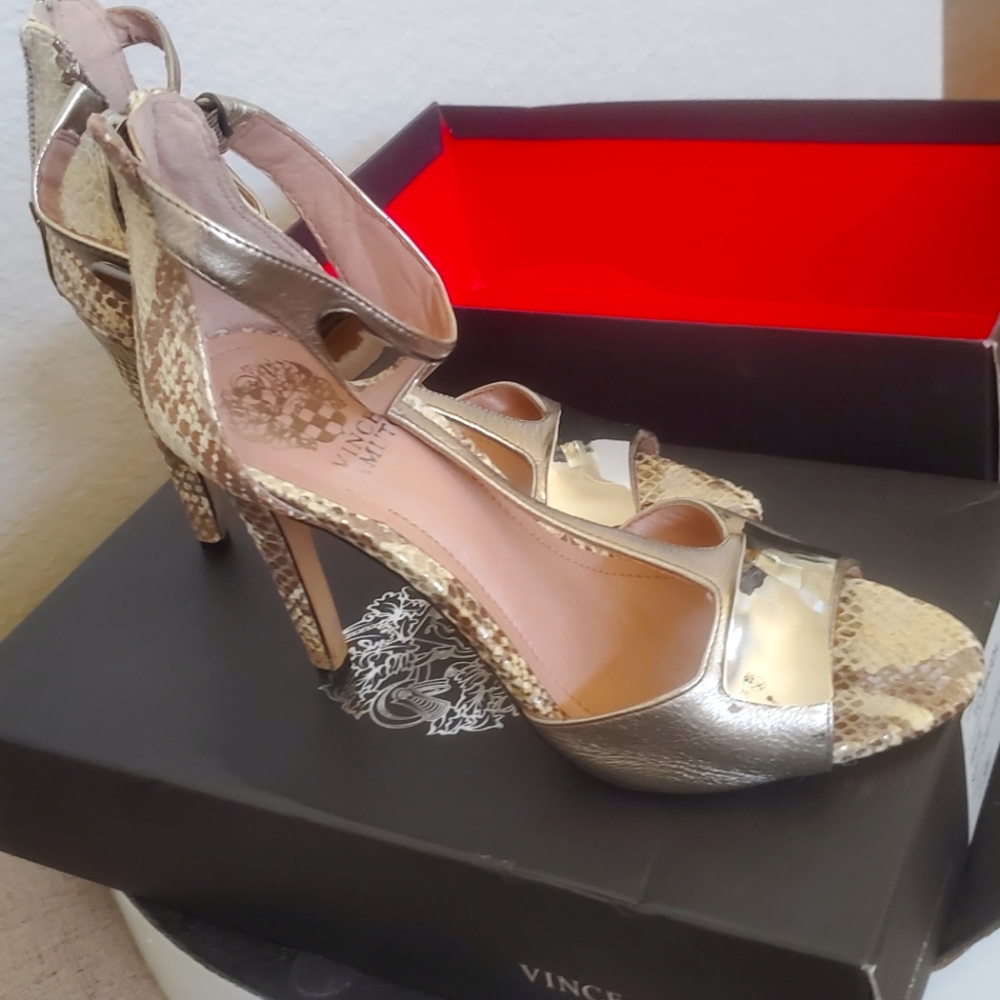 VINCE CAMUTO gold and nude heels